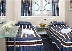 Orient Queen Premium Outside Cabin