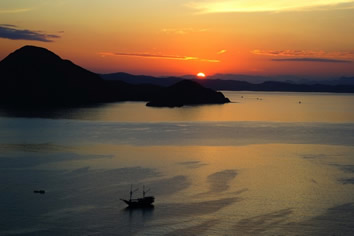 Padar Indonesia gay cruise