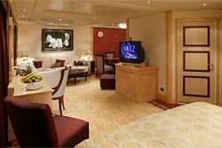 Queen Mary 2 Penthouse Suite