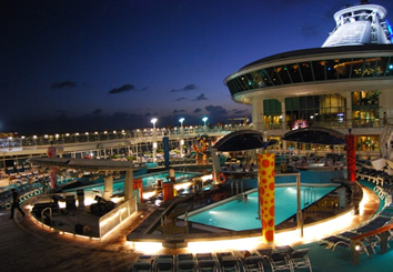 Mariner of the Seas Pool