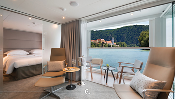 Emerald star ship cabin
