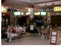 Looney Tunes gay Karaoke Bar, Yumbo Centrum