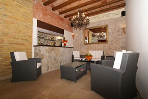 Sitges gay holiday accommodation Hotel Parrots
