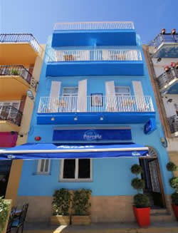Sitges gay Hotel Parrots