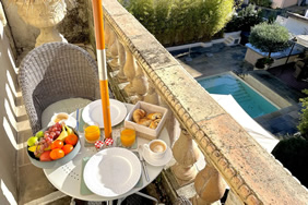 Cinq & Sept Gay Resort balcony