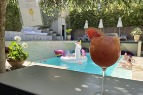 Cinq & Sept Gay Resort drinks