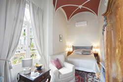 Cinq & Sept Gay Resort Eccentric Room