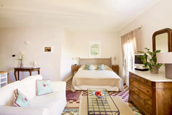 Cinq & Sept Gay Resort Gentle Room