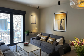 Cinq & Sept living room