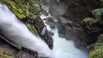 Ecuador gay tour - Devil's Cauldron