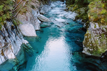 New Zealand lesbian adventure tour - Blue Pools