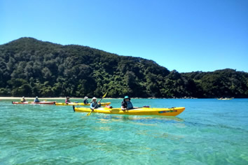 Lesbian New Zealand kayaking
